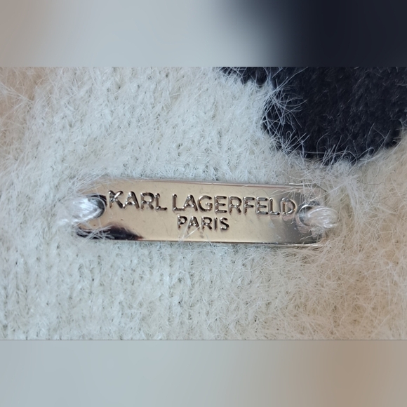 EUC Karl Lagerfeld Black & White Flower Warm Fuzzy Casual Winter Beanie Hat Cap - Picture 4 of 6